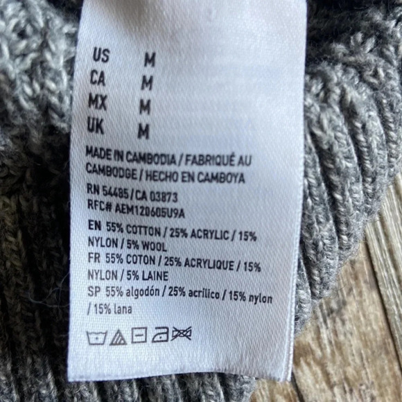 American  Eagle | V-Neck Knit Sweater - Picture 7 of 7